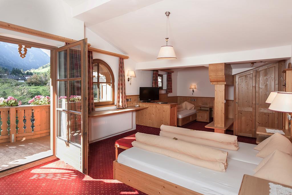 Hotel Dornauhof Финкенберг Стая снимка
