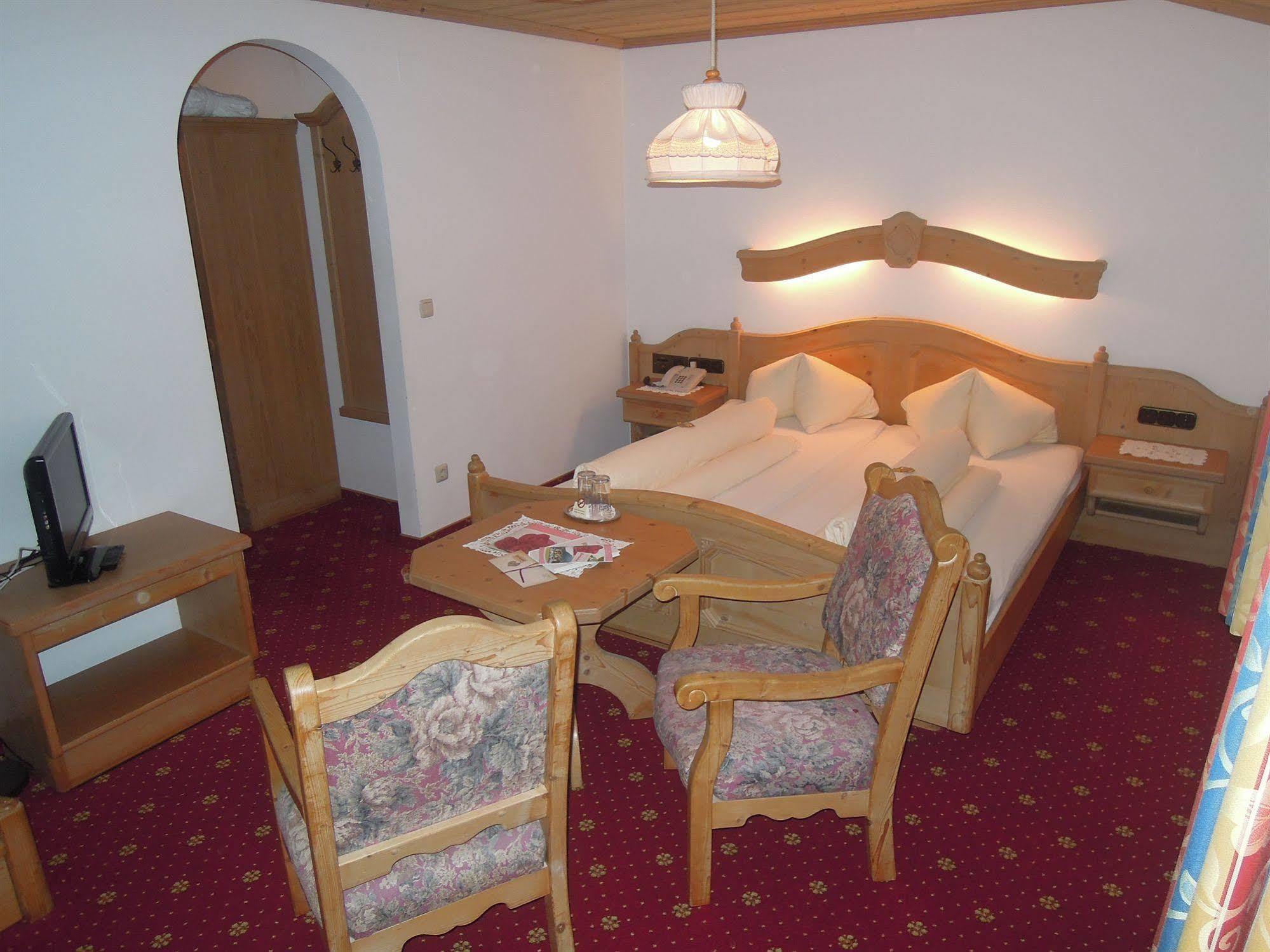 Hotel Dornauhof Финкенберг Екстериор снимка