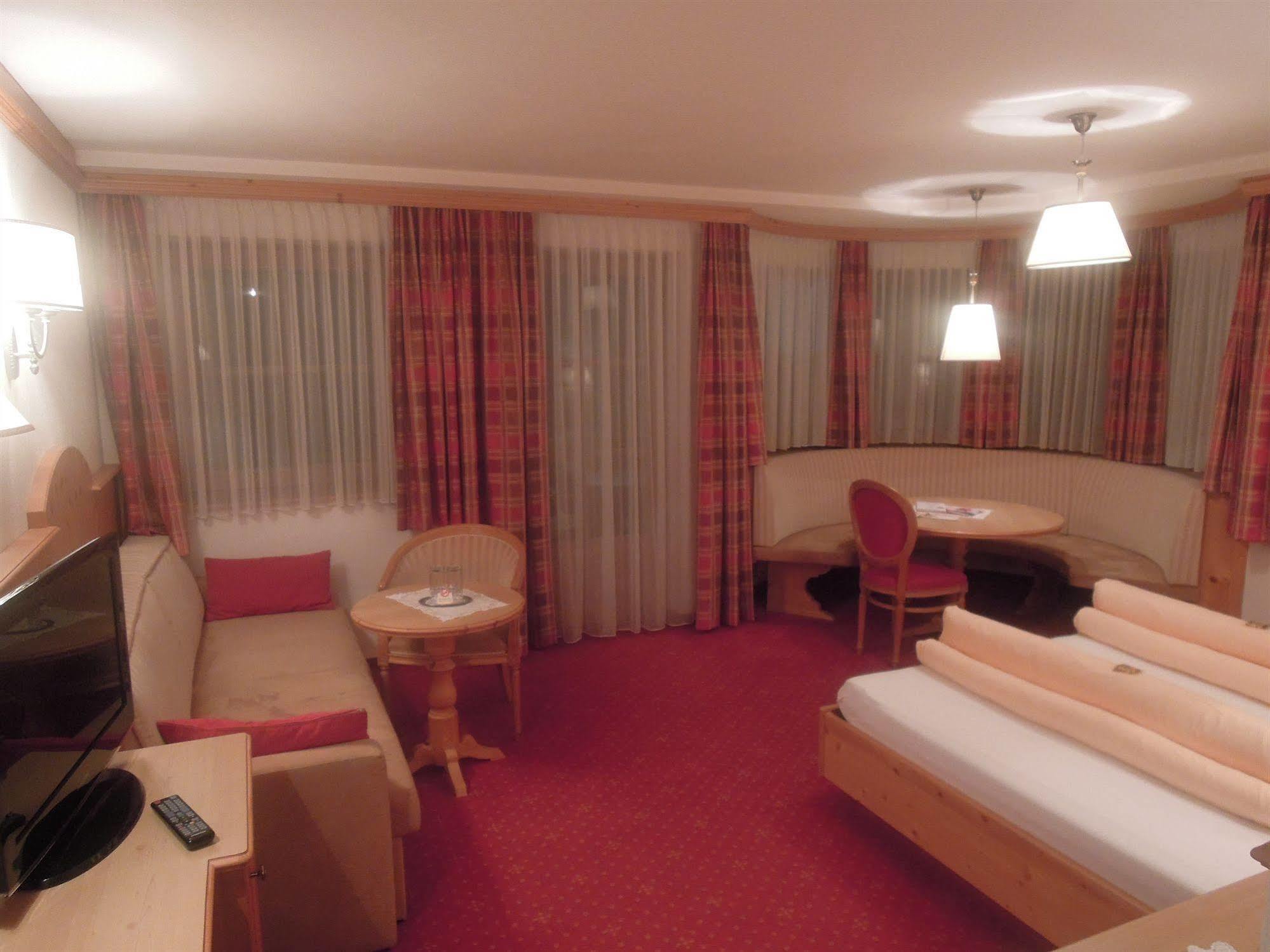 Hotel Dornauhof Финкенберг Екстериор снимка